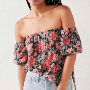 Kimchi Blue Cropped Floral Top